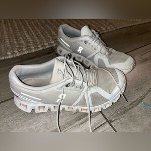 ON RUNNING CLOUD 5 WOMEN'S PEARL/WHITE